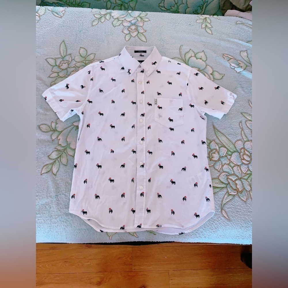 Button-front shirt‎ is made of 100% cotton with a single front pocket S